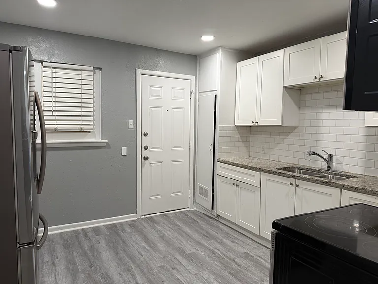 2507 Normont Cir — Photo 8