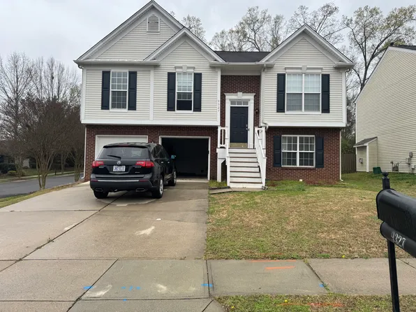 9327 Bellegarde Dr, Charlotte, NC 28277