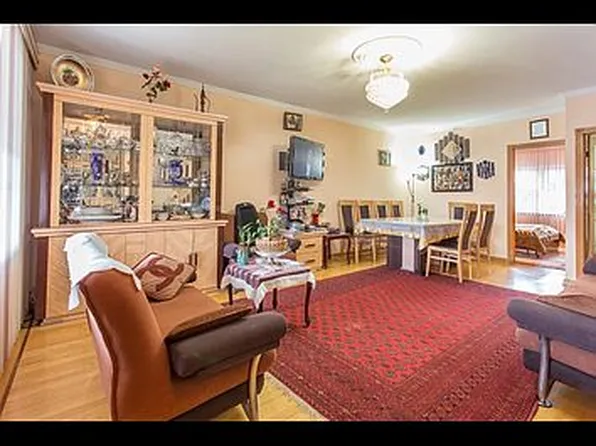 10208 62nd Rd, Forest Hills, NY 11375