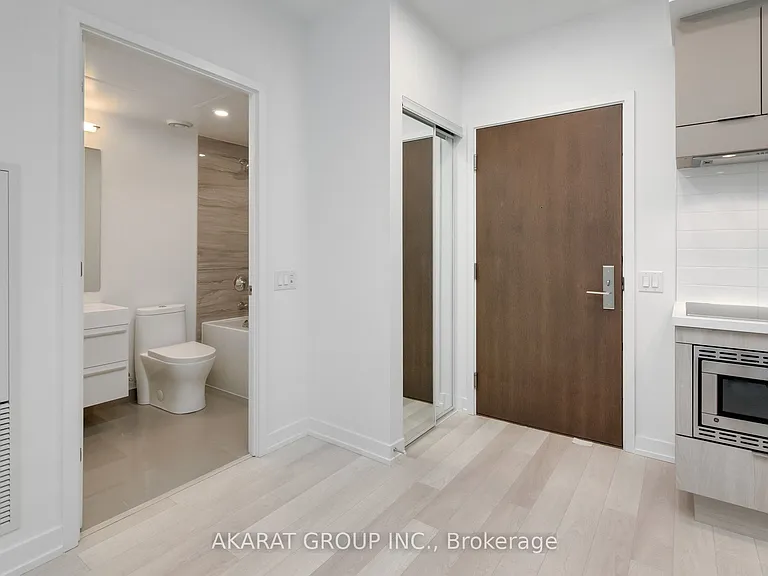 39 Roehampton Ave #2407 — Photo 8