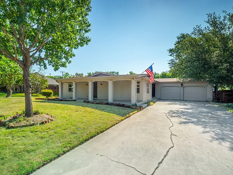 1049 Summerplace Ln — Photo 5