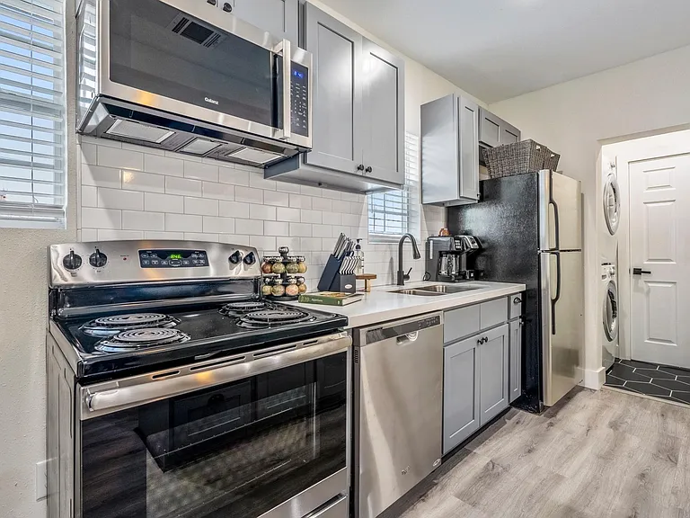 5 Estelle St #3 — Photo 4