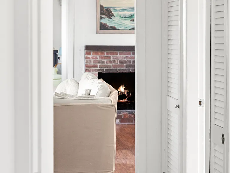 Hallway w/ 3 bedrooms & laundry