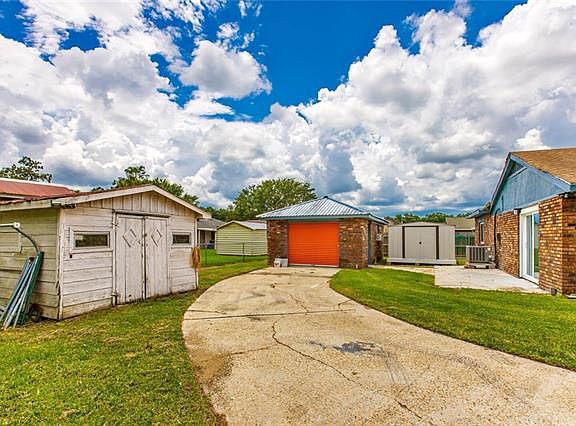 4th image of 2817 Blanche Dr