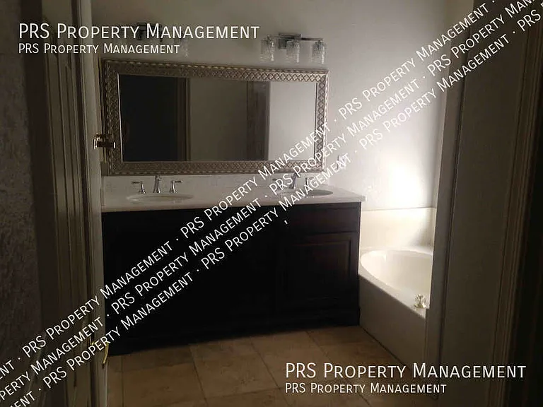 629 S Oak St — Photo 6