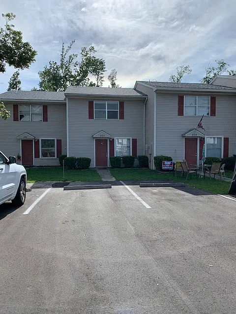 2 bed, 1.5 bath, 1200 sqft, $1,195 — Photo 2