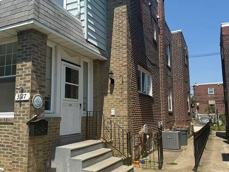 3127 Guilford St — Photo 2