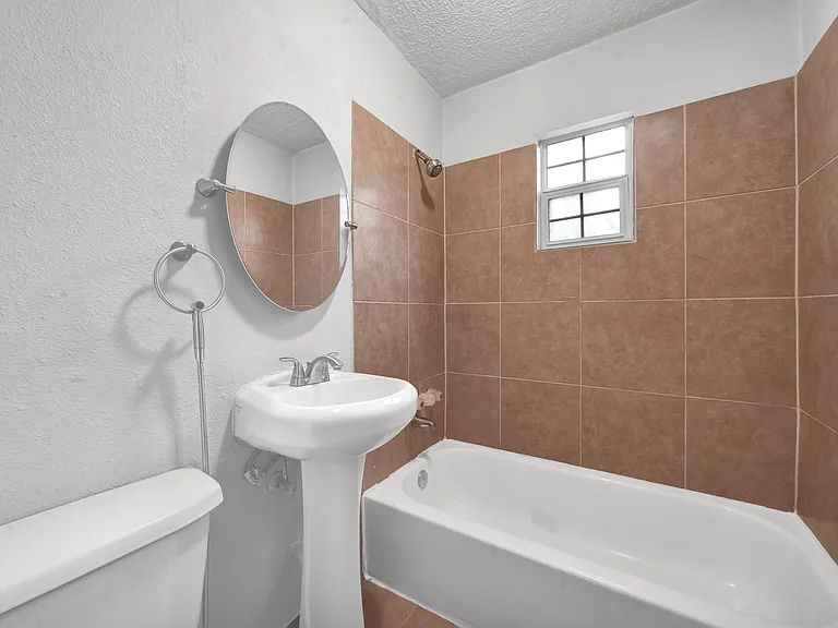 2503 Delano St — Photo 12