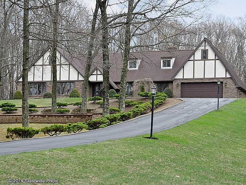 1st image of 11 Lincoln Dr