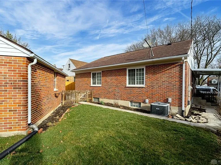 314 Beverly Pl — Photo 34