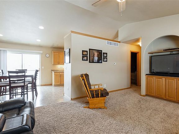 5th image of 309 Grace Ave