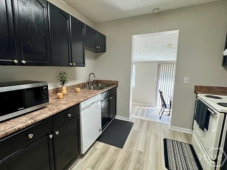 206 Turnberry St — Photo 6