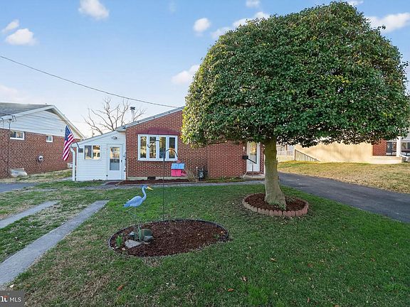 3rd image of 219 Chelsea Rd