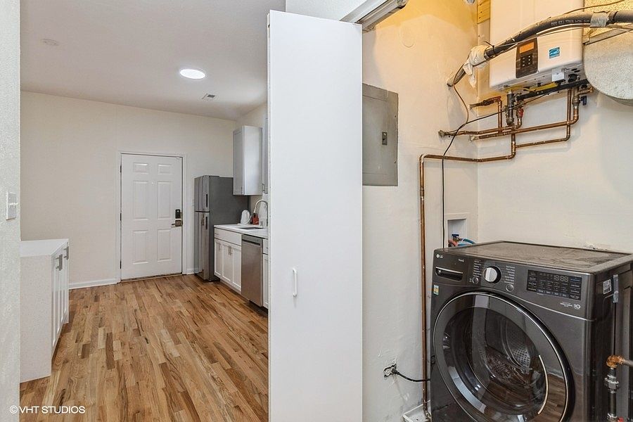 1st image of 1440 N Washtenaw Ave APT 1