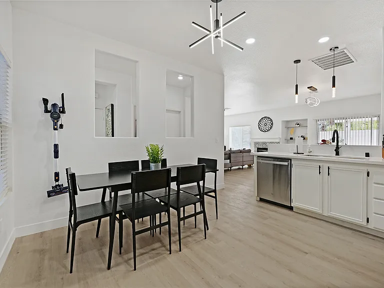 9825 Garamound Ave — Photo 4