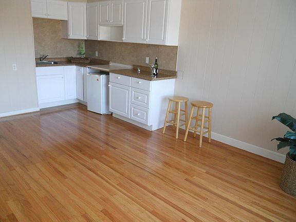 2nd image of 138 Madrid St