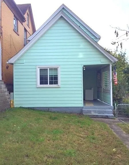 109 Kenova St — Photo 2