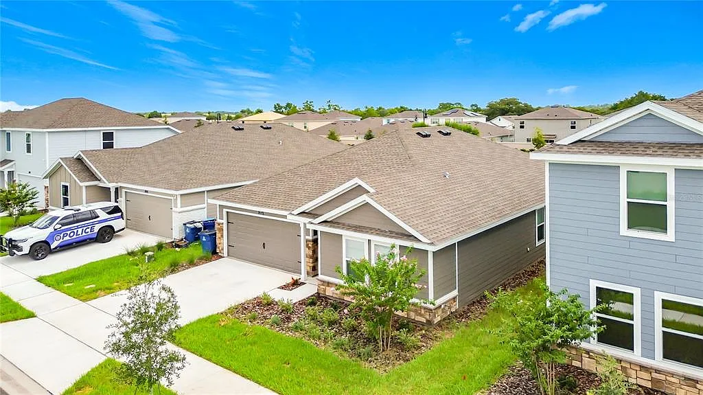 4 bed, 2.0 bath, 1400 sqft, $2,100 — Photo 4