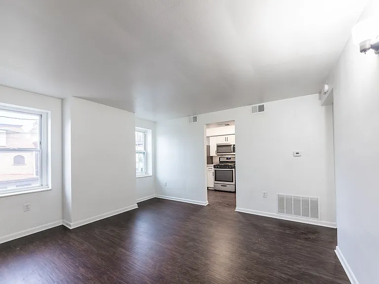 31 - 601 E Warrington — Photo 17