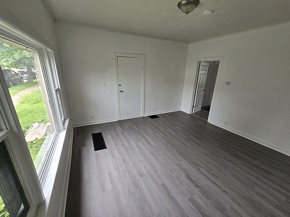 3rd image of 329 W North St APT 1
