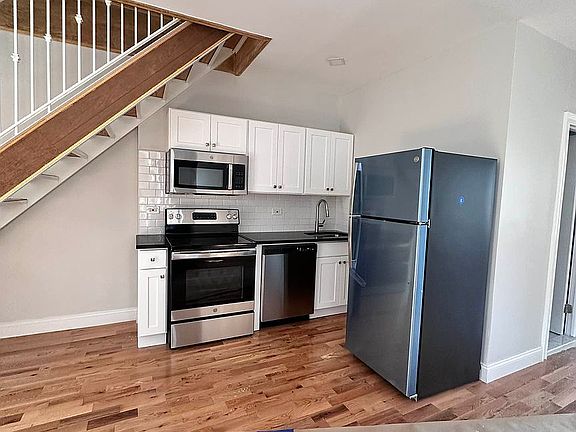 2nd image of 18 Saint Nicholas Pl APT 4G