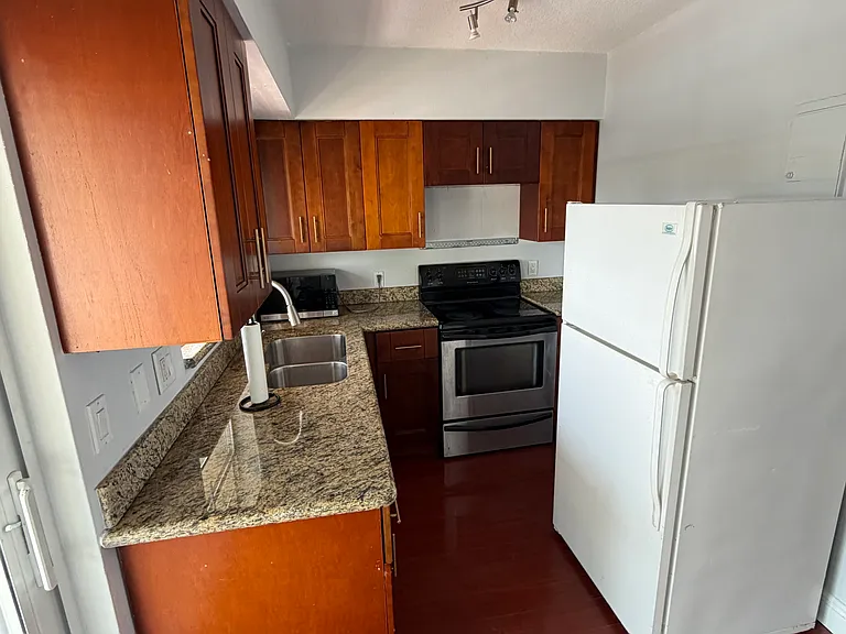 1801 SE 4th St #8 — Photo 3