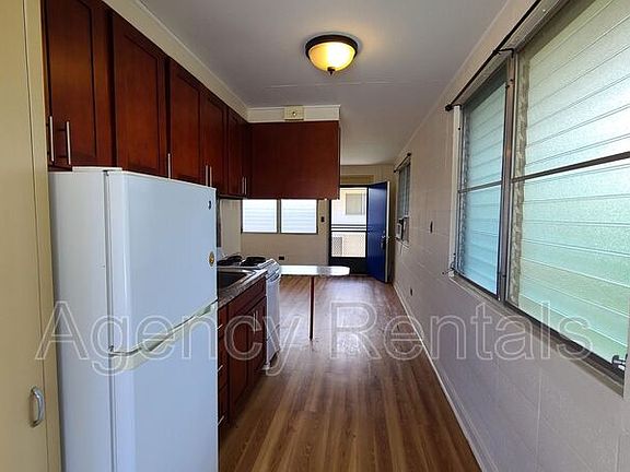 2nd image of 721 Birch St APT C