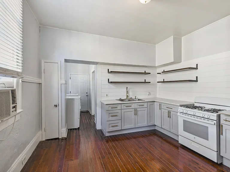 1013 Independence St — Photo 8