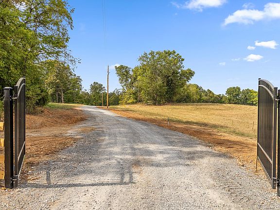 5th image of 7 Sturgeon Creek Rd