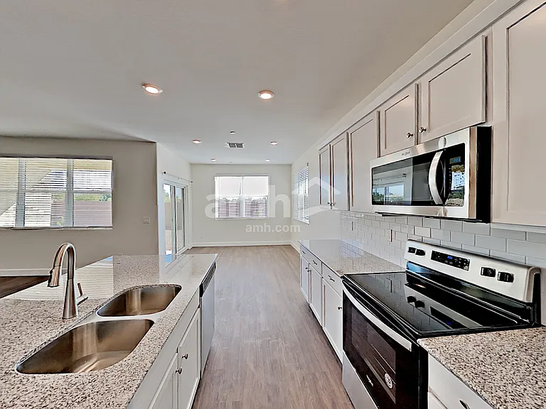 5925 W Columbine Dr — Photo 3