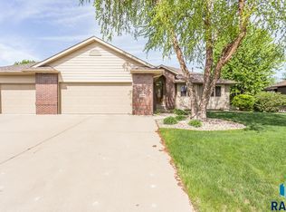 801 S Outlook Dr, Sioux Falls, SD 57106