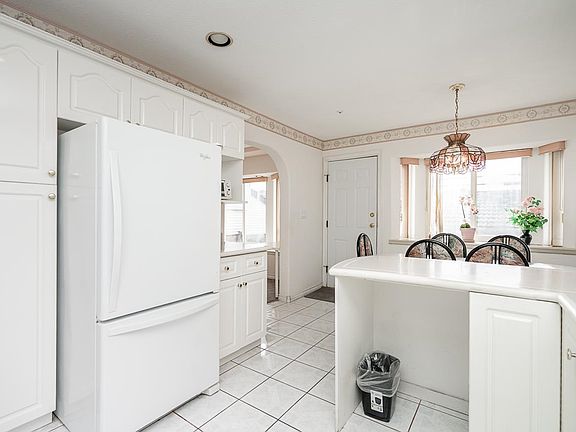 5th image of 726 E 56th Ave