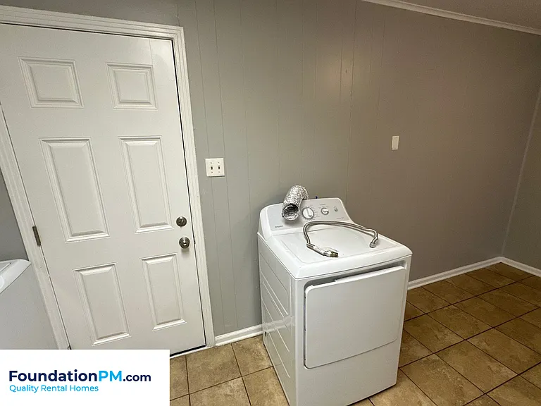 4208 Beacon Hill Dr — Photo 5