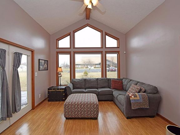 5th image of 6 Pine Grove Dr
