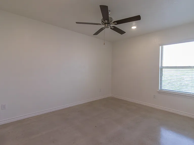 1230 Lehmann Dr — Photo 9