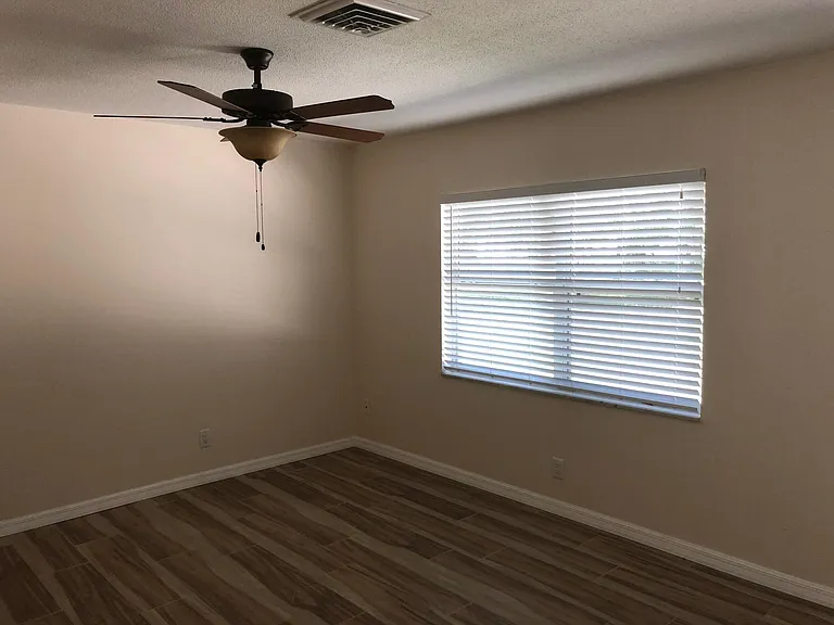 2215 Forest Dr — Photo 18