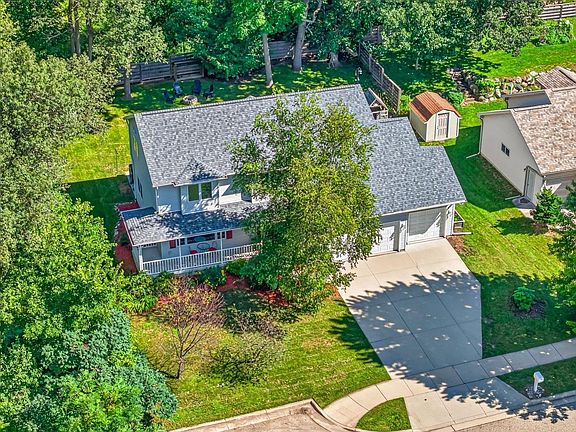 2nd image of 827 Ridge View Ln