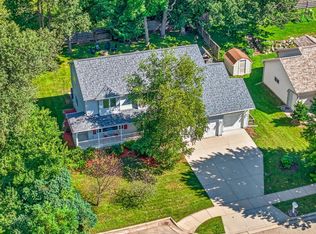 827 Ridge View Ln, Oregon, WI 53575