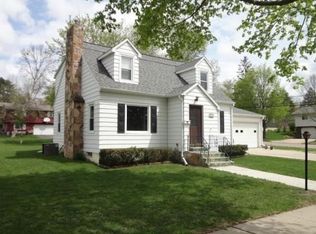 523 12th St, Baraboo, WI 53913