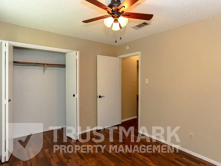 1230 Preswick Cir — Photo 23