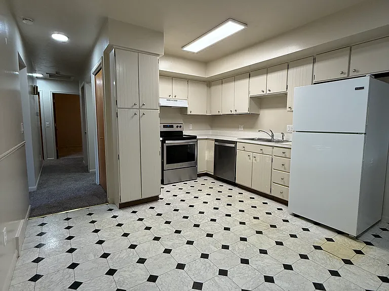 1353 Burcham Dr — Photo 19