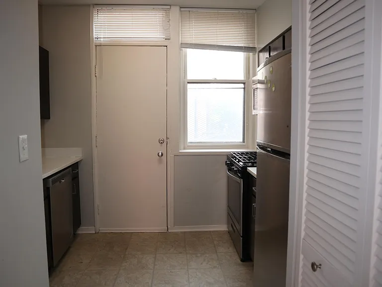 2306 N Clark St #4N — Photo 4