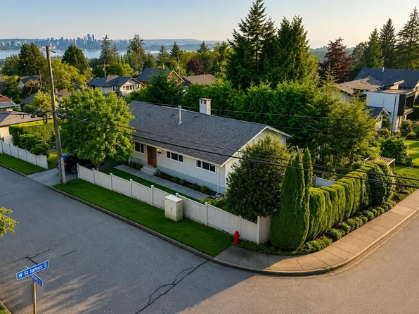 3277 Chesterfield Ave, North Vancouver, BC V7N 3M8