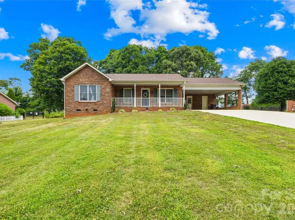 156 Doe Trail Ln, Statesville, NC 28625