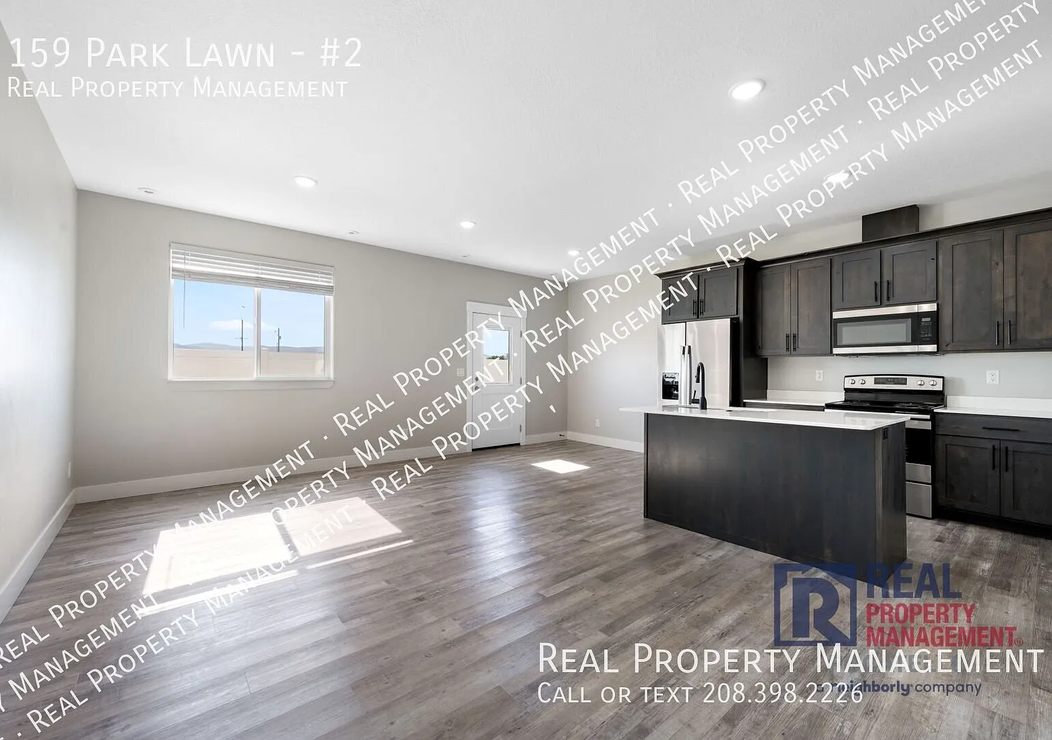 Move In Special - 3 Bedroom 2.5 Bath Townhome - 1 Car Garage — Photo 4