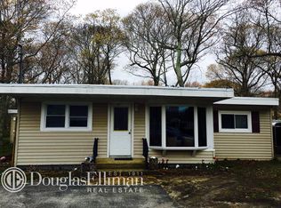 51 Kyle Rd, Hampton Bays, NY 11946