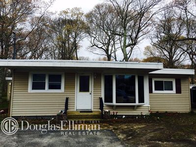 51 Kyle Rd, Hampton Bays, NY, 11946