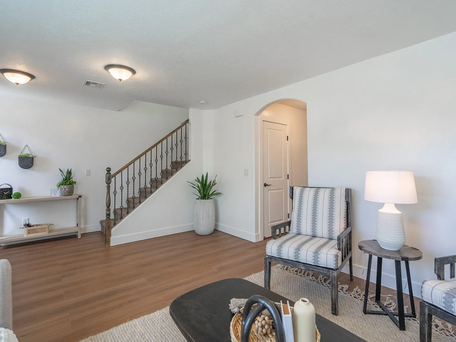 3 bed, 2.5 bath, 1483 sqft, $1,900 — Photo 4