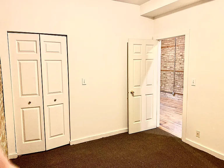 938 W 31st Pl #1R — Photo 6