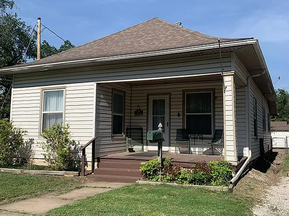 806 N Monroe St, Hutchinson, KS 67501